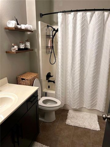 312 W 8th Street 411, Kansas City, MO 64105