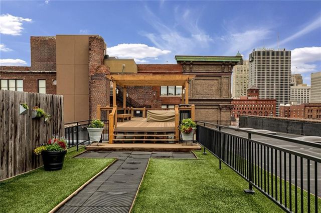 312 W 8th Street 411, Kansas City, MO 64105