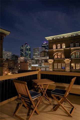 312 W 8th Street 411, Kansas City, MO 64105