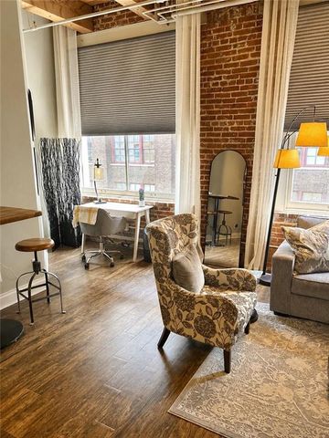 312 W 8th Street 411, Kansas City, MO 64105