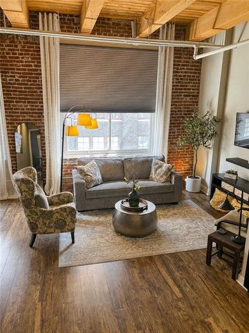312 W 8th Street 411, Kansas City, MO 64105