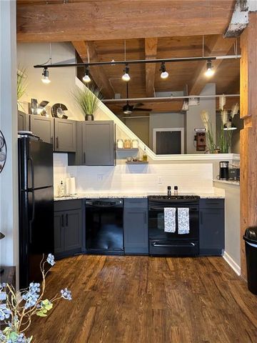 312 W 8th Street 411, Kansas City, MO 64105