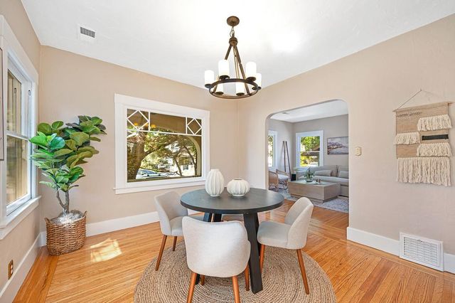 941 33rd St, Sacramento, CA 95816