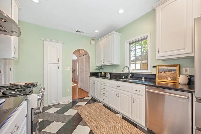 941 33rd St, Sacramento, CA 95816