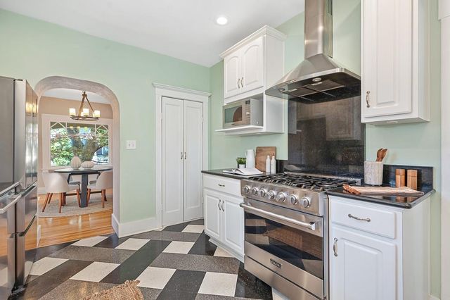 941 33rd St, Sacramento, CA 95816