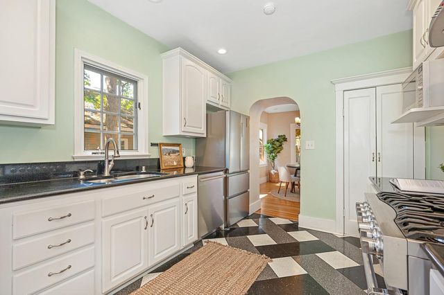 941 33rd St, Sacramento, CA 95816