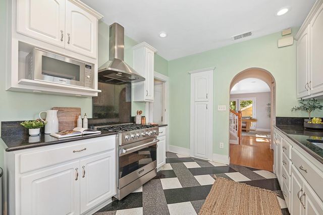 941 33rd St, Sacramento, CA 95816