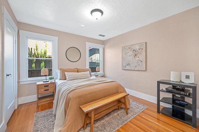 941 33rd St, Sacramento, CA 95816