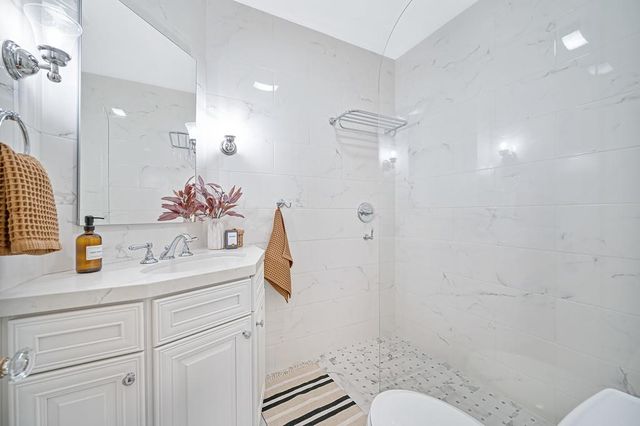 941 33rd St, Sacramento, CA 95816