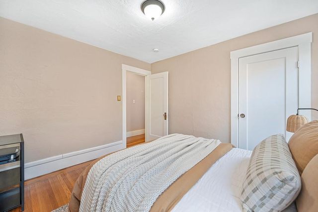 941 33rd St, Sacramento, CA 95816