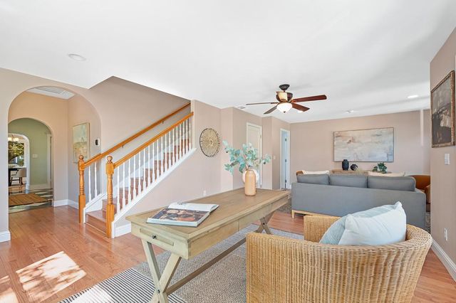 941 33rd St, Sacramento, CA 95816