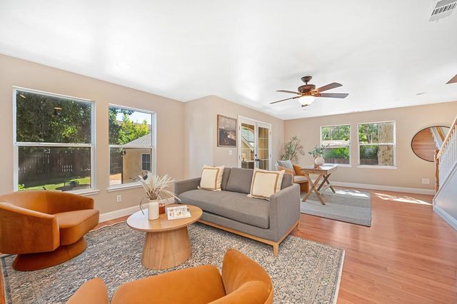 941 33rd St, Sacramento, CA 95816