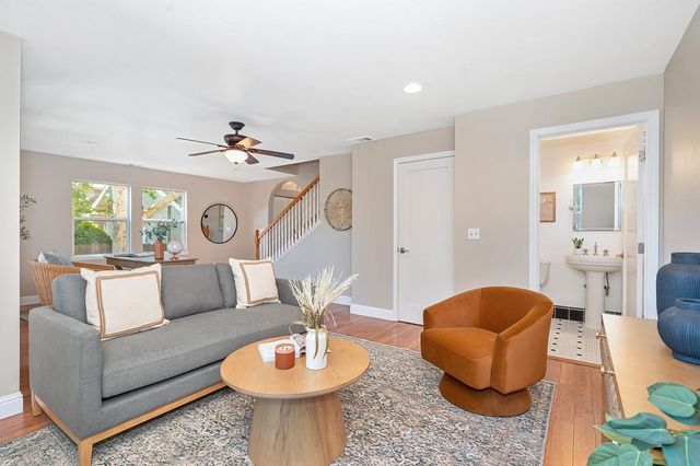 941 33rd St, Sacramento, CA 95816