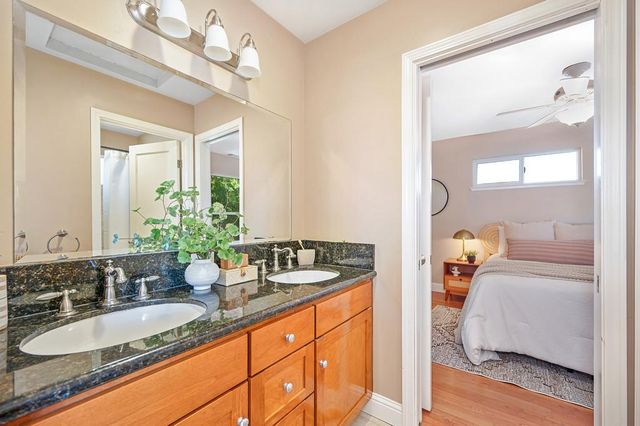 941 33rd St, Sacramento, CA 95816