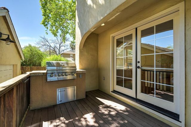 941 33rd St, Sacramento, CA 95816