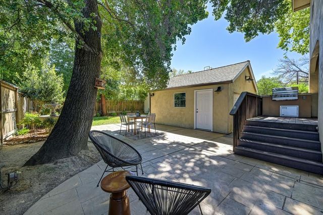 941 33rd St, Sacramento, CA 95816