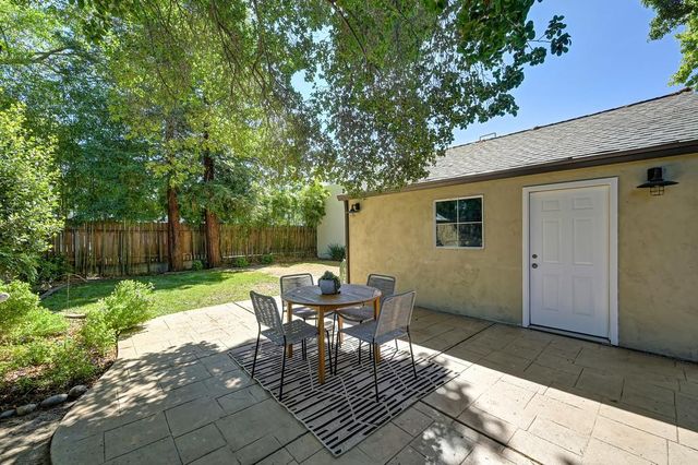 941 33rd St, Sacramento, CA 95816