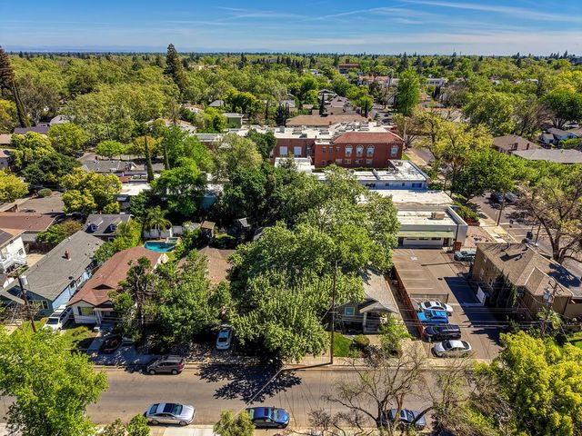 941 33rd St, Sacramento, CA 95816