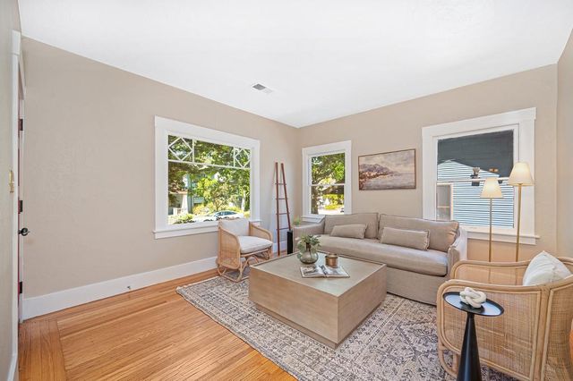 941 33rd St, Sacramento, CA 95816