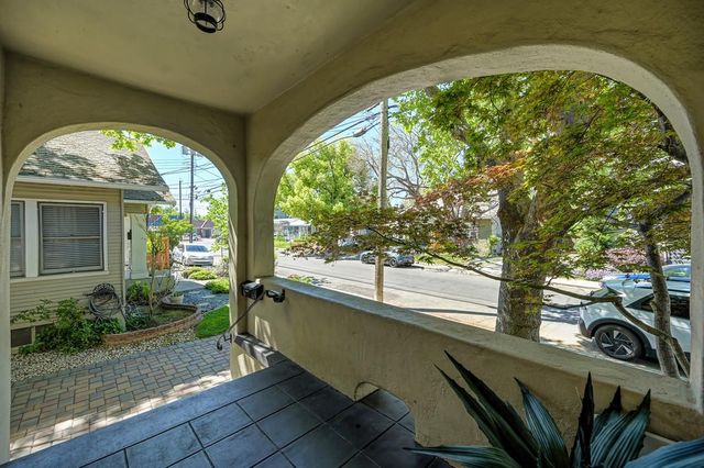 941 33rd St, Sacramento, CA 95816