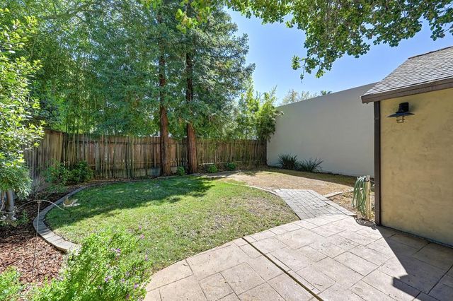 941 33rd St, Sacramento, CA 95816