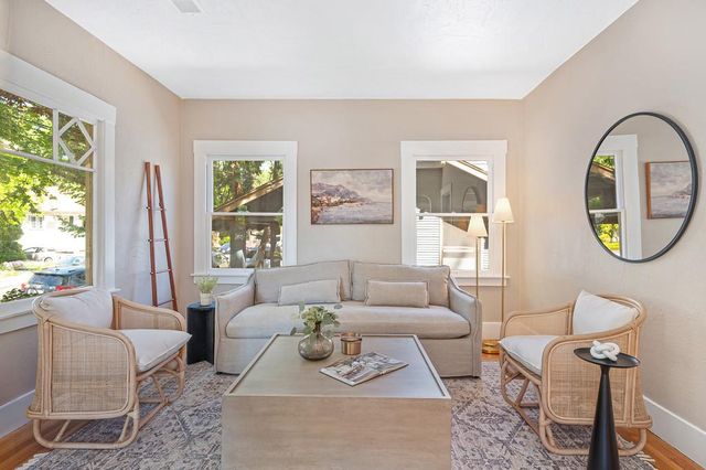 941 33rd St, Sacramento, CA 95816