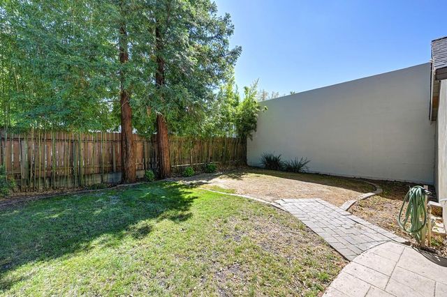 941 33rd St, Sacramento, CA 95816