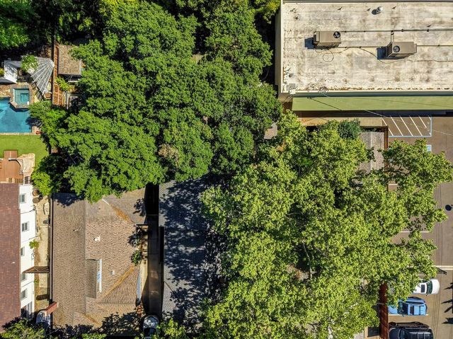 941 33rd St, Sacramento, CA 95816