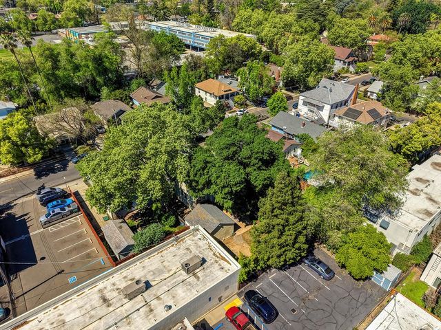 941 33rd St, Sacramento, CA 95816