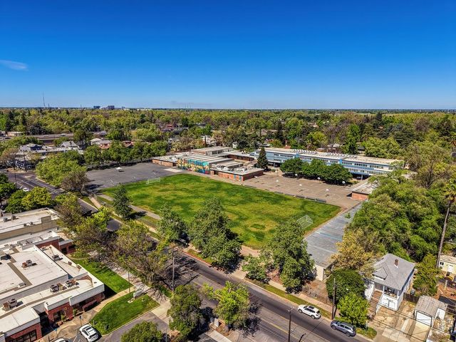 941 33rd St, Sacramento, CA 95816