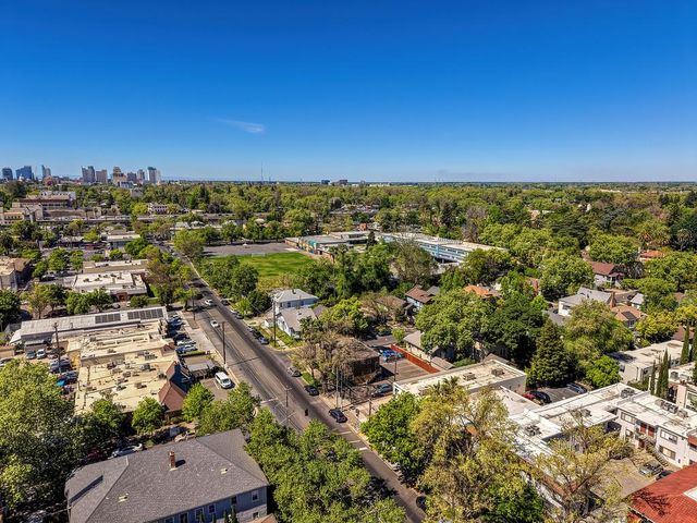 941 33rd St, Sacramento, CA 95816