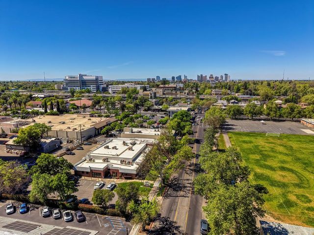 941 33rd St, Sacramento, CA 95816