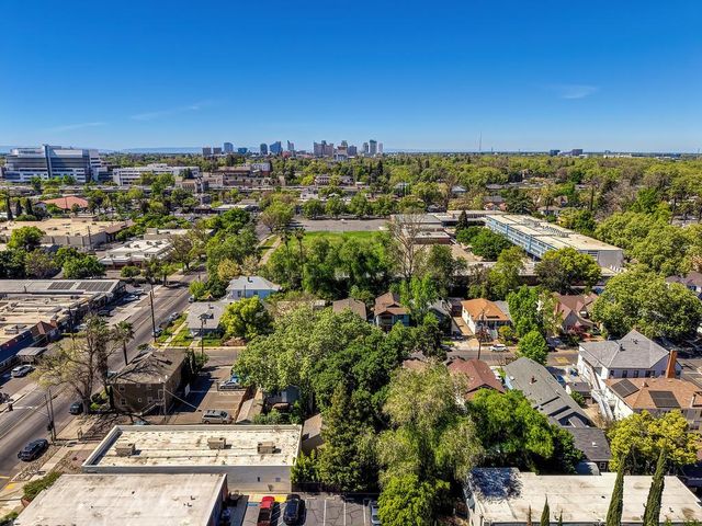 941 33rd St, Sacramento, CA 95816
