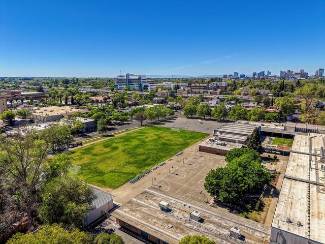 941 33rd St, Sacramento, CA 95816