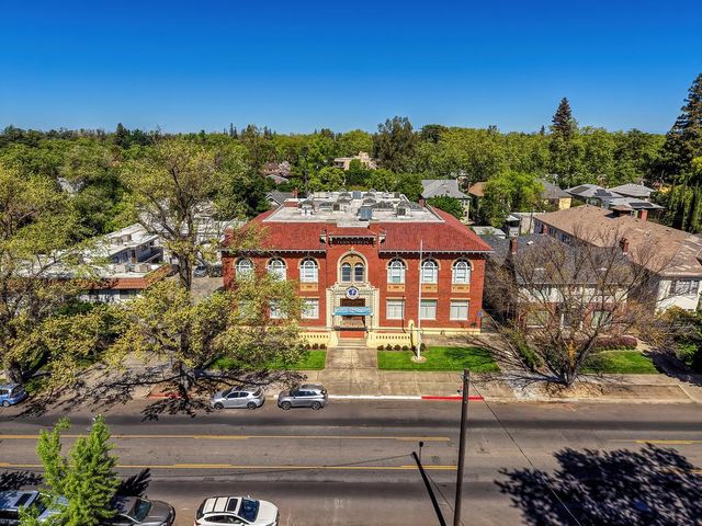 941 33rd St, Sacramento, CA 95816