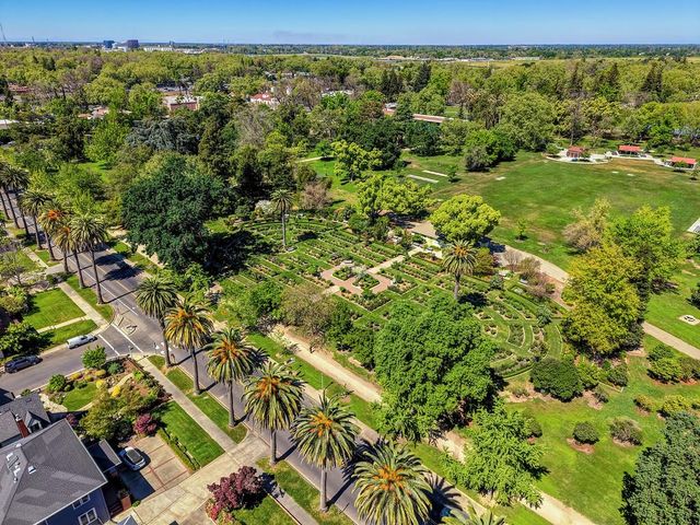 941 33rd St, Sacramento, CA 95816