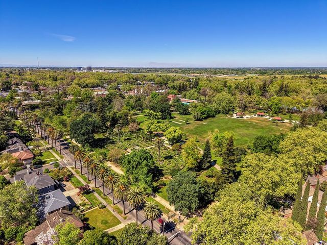 941 33rd St, Sacramento, CA 95816