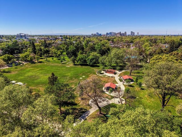 941 33rd St, Sacramento, CA 95816