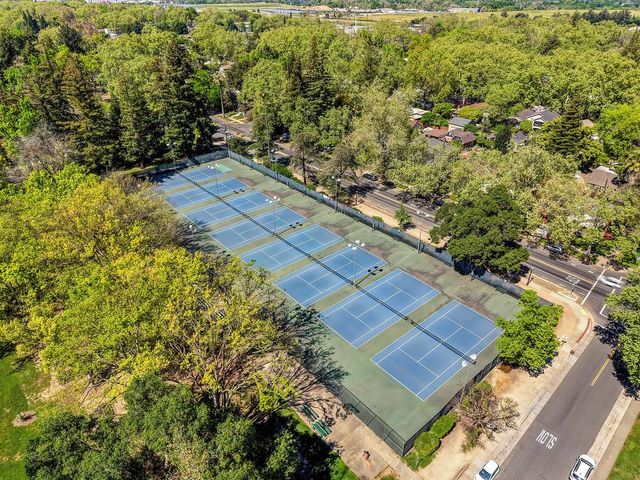 941 33rd St, Sacramento, CA 95816