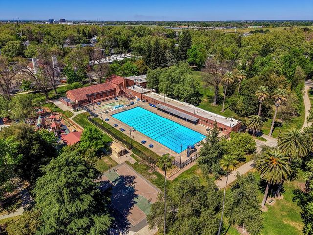 941 33rd St, Sacramento, CA 95816