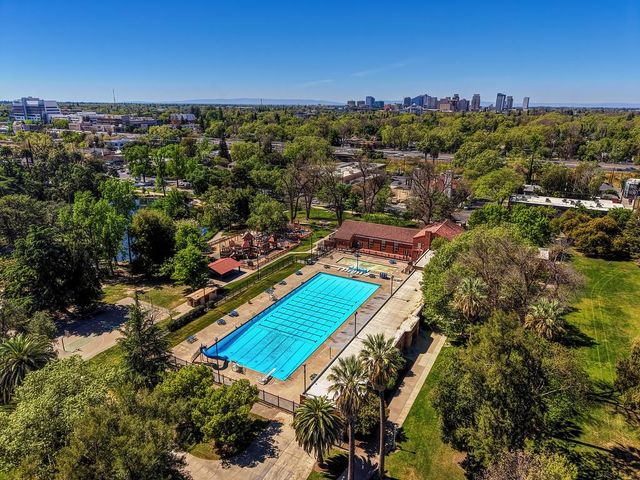 941 33rd St, Sacramento, CA 95816