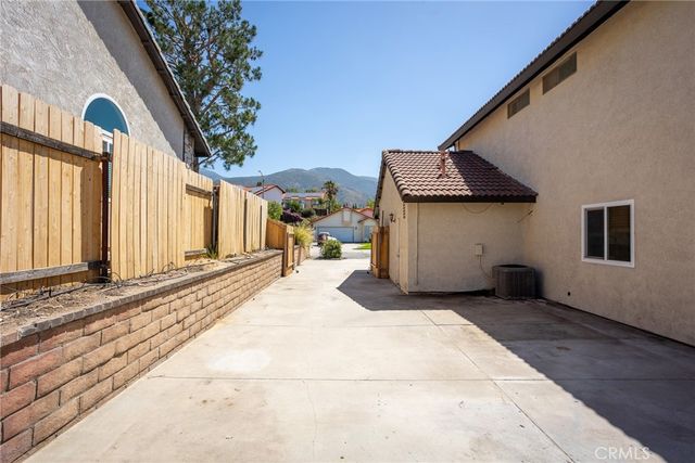 6386 N Beechwood Avenue, San Bernardino, CA 92407