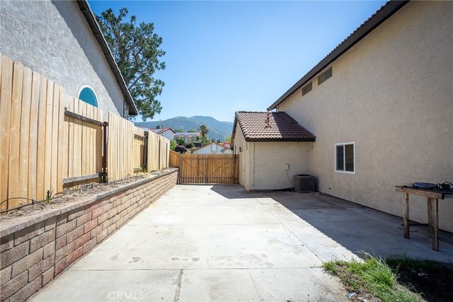 6386 N Beechwood Avenue, San Bernardino, CA 92407