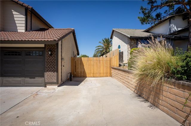6386 N Beechwood Avenue, San Bernardino, CA 92407