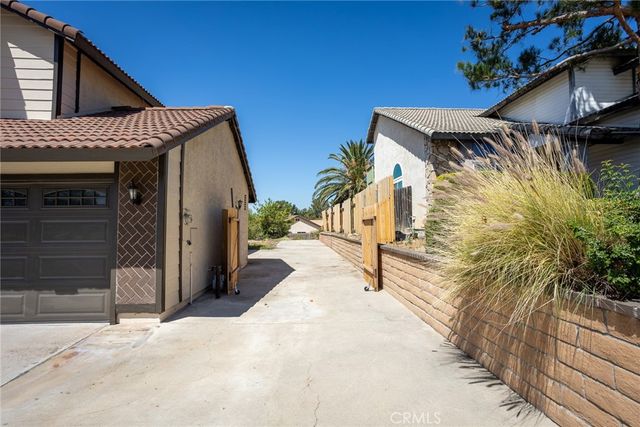 6386 N Beechwood Avenue, San Bernardino, CA 92407