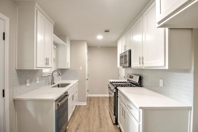 327 W Mckinney Street, Pilot Point, TX 76258