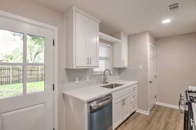 327 W Mckinney Street, Pilot Point, TX 76258