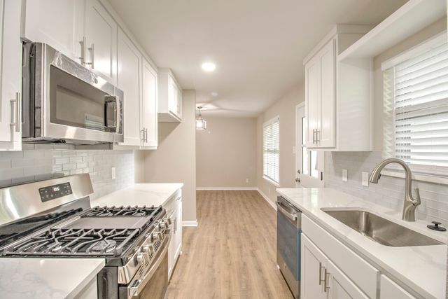 327 W Mckinney Street, Pilot Point, TX 76258