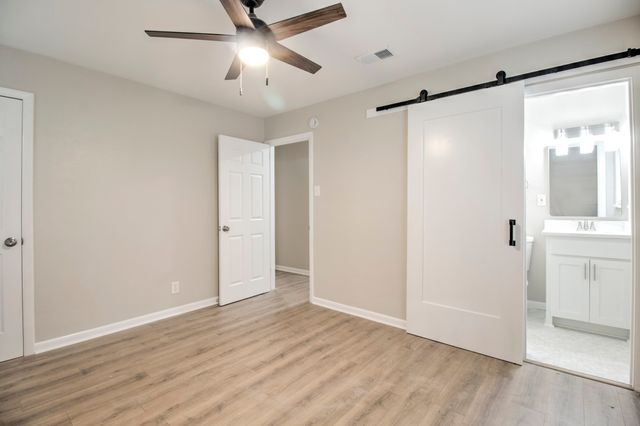 327 W Mckinney Street, Pilot Point, TX 76258