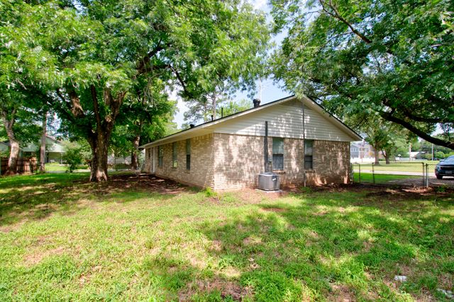 327 W Mckinney Street, Pilot Point, TX 76258